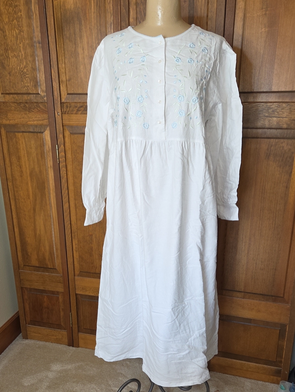 Erika Taylor NWOT Floral Embroidered Cotton Flannel Nightgown Sz XL